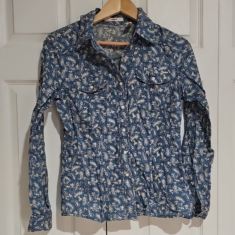 Levi’s Blue Paisley Western Snap Button Shirt – Size M – Fitted Cotton Top